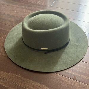 Gigi and Pip — Wren Flat Brim in Green - Never worn